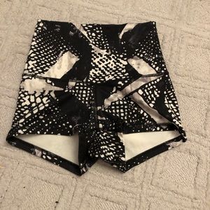 LULULEMON NEVER WORN Spandex